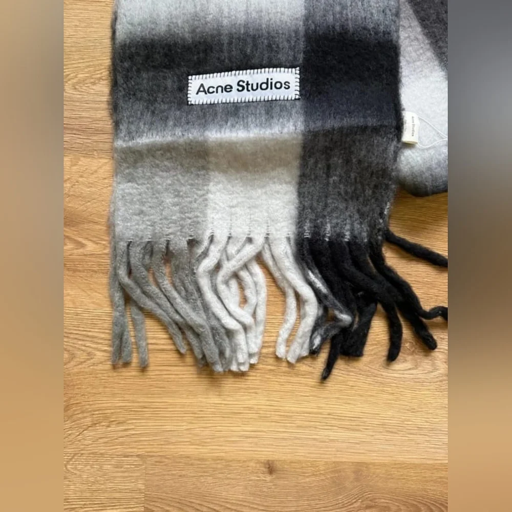 Acne Studios Scarf - Picture 5 of 5